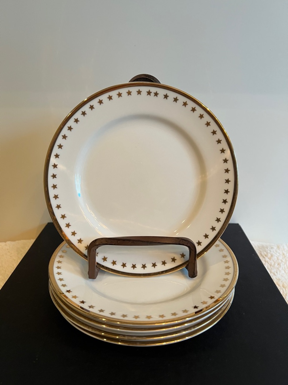 Pottery Barn classic White desert  Plates with Gold Star Border - Set of 5